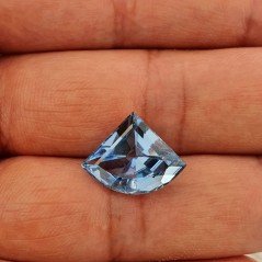 Topazio Azzurro Blu Svizzero Taglio Triangolo Fantasia Sfacettata Fatto a Mano 17X13X7mm 9,65 Carati 1pz