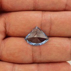 Topazio Azzurro Blu Svizzero Taglio Triangolo Fantasia Sfacettata Fatto a Mano 17X13X7mm 9,65 Carati 1pz