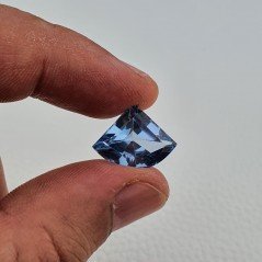 Topazio Azzurro Blu Svizzero Taglio Triangolo Fantasia Sfacettata Fatto a Mano 17X13X7mm 9,65 Carati 1pz