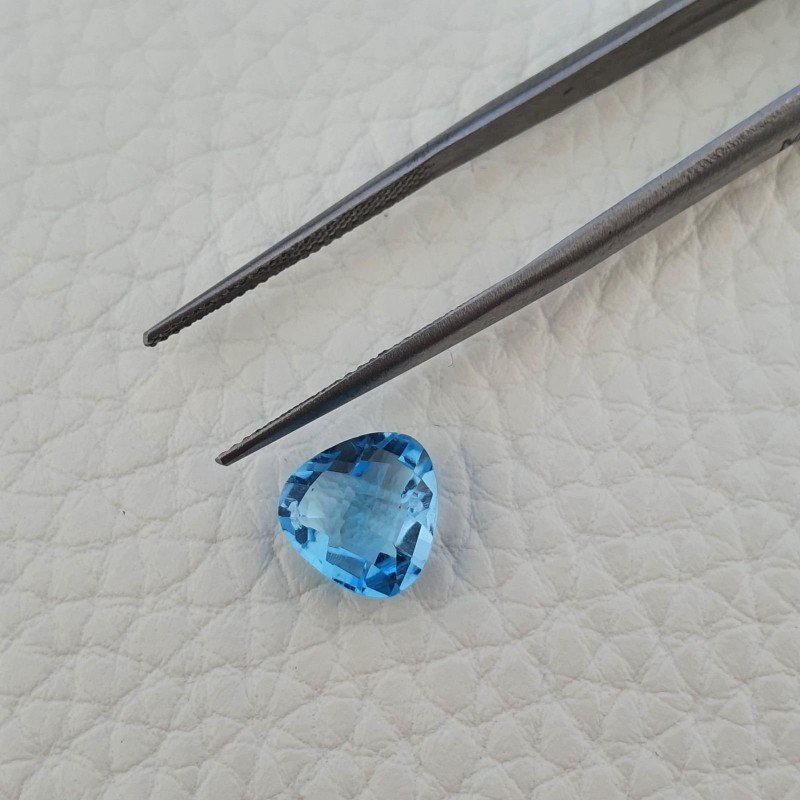 Topazio Azzurro Blu Svizzero Taglio Trillione Piatto Briollette Sfacettata Fatto a Mano 9X9X5mm 3,95 Carati 1pz