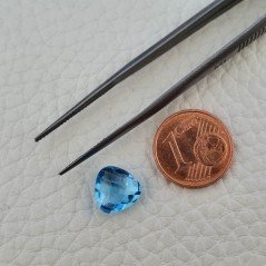 Topazio Azzurro Blu Svizzero Taglio Trillione Piatto Briollette Sfacettata Fatto a Mano 9X9X5mm 3,95 Carati 1pz