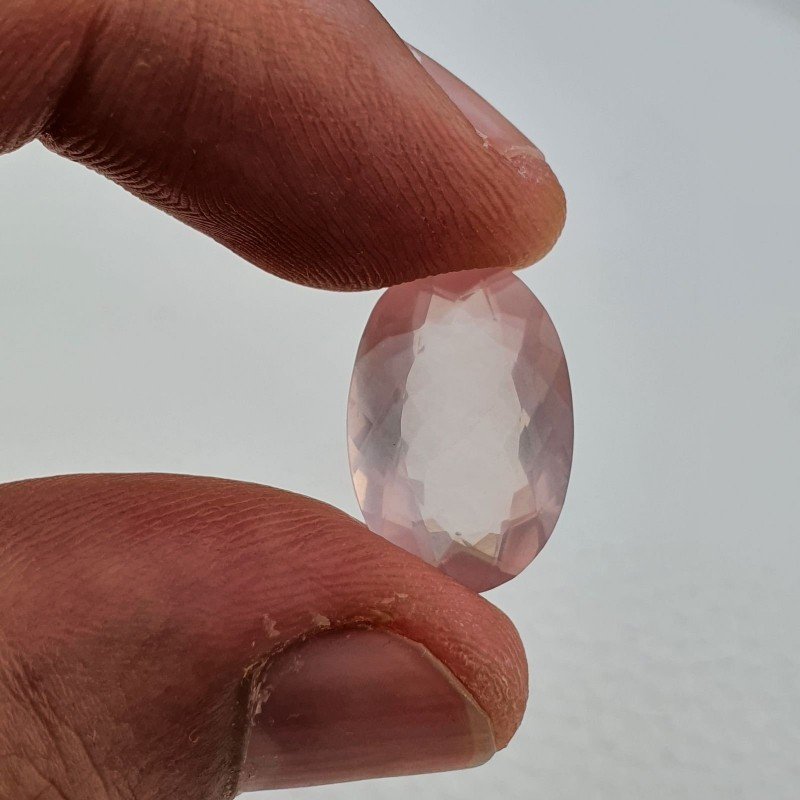 Gemma Sciolta di Quarzo Rosa Naturale, Taglio Ovale Sfaccettato a Mano, 17x11x7 mm, 8,05 ct