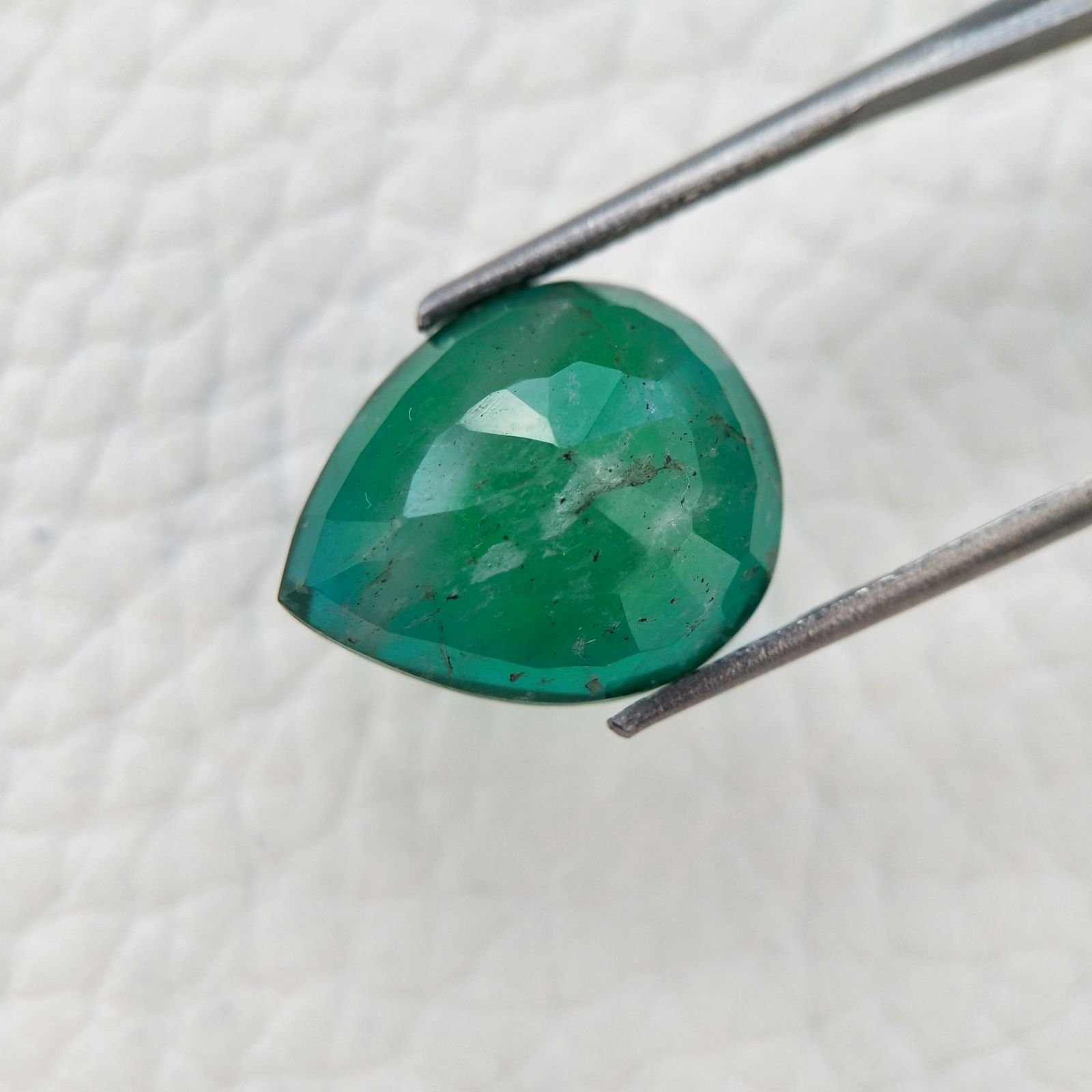 Quarzo Doppietta Esmeraldo Taglio Goccia Sfaccettata a Mano Gemma Sciolta 16X13X7mm 10,90 Carati 1pz