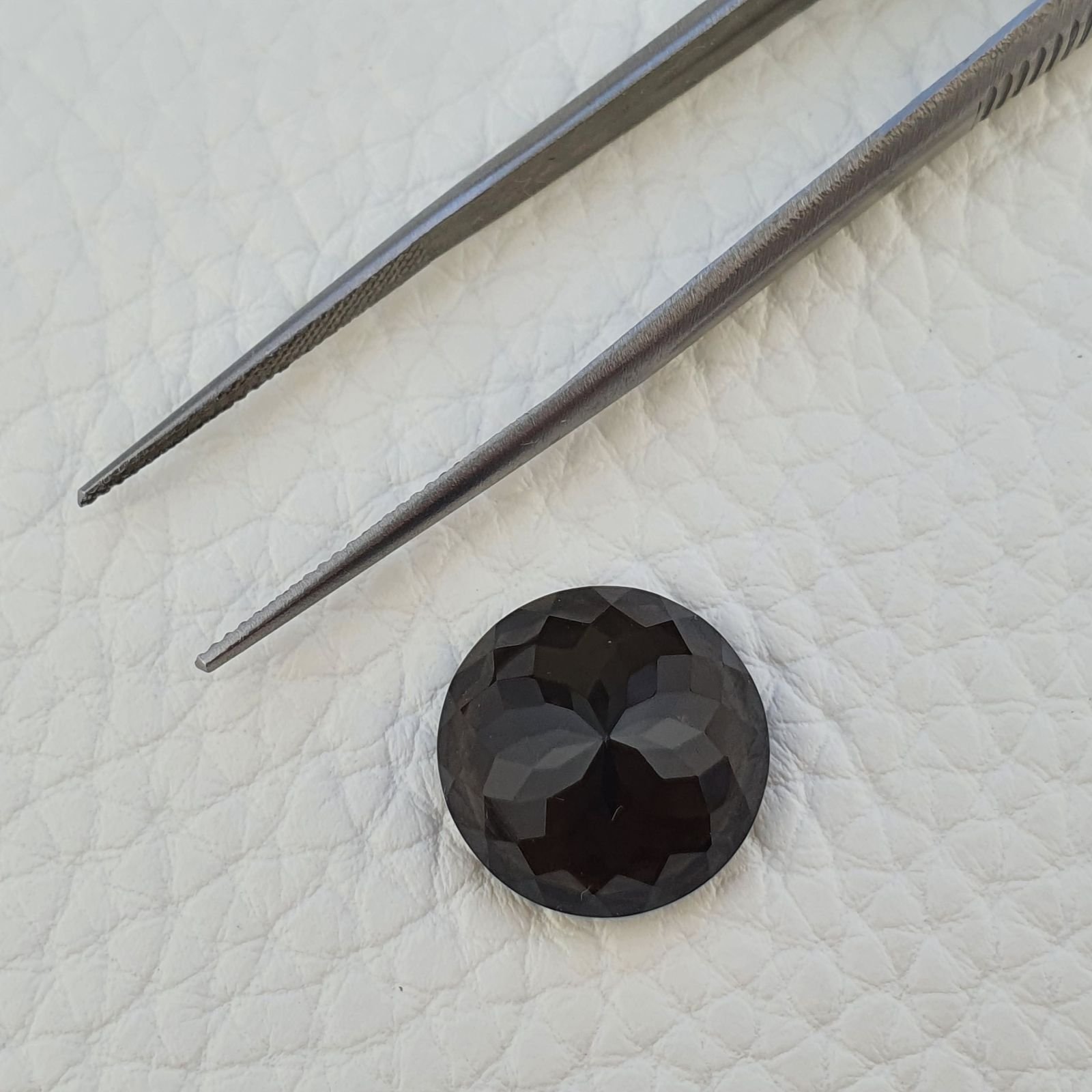 Quarzo Fumè Naturale Taglio Tondo Sfaccettata a Mano Gemma Sciolta 15X15X8mm 10,30 Carati 1pz