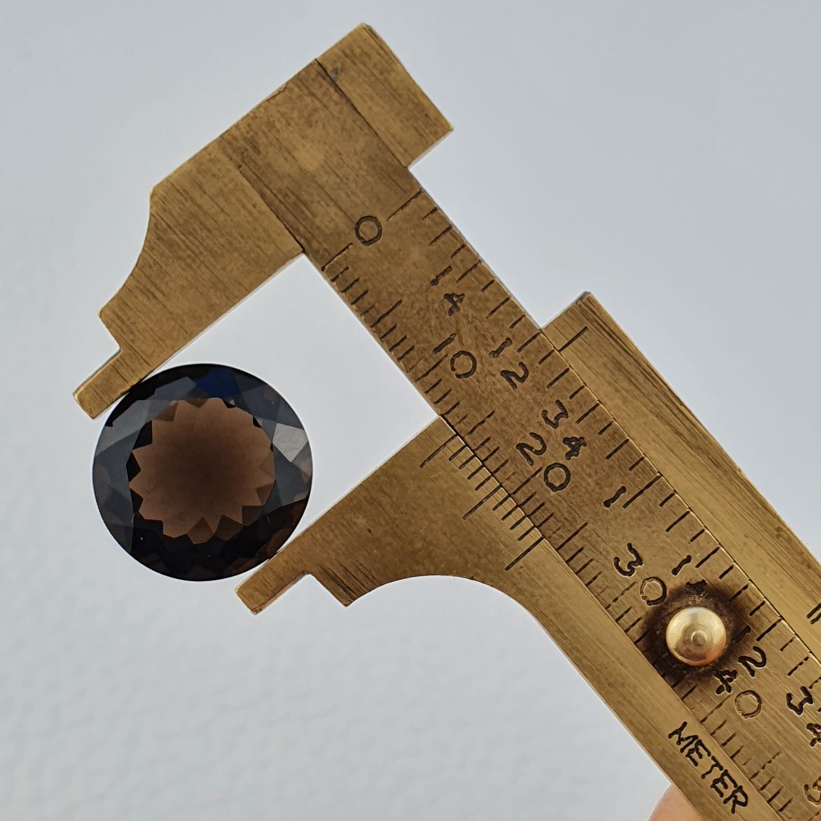 Quarzo Fumè Naturale Taglio Tondo Sfaccettata a Mano Gemma Sciolta 15X15X8mm 10,30 Carati 1pz