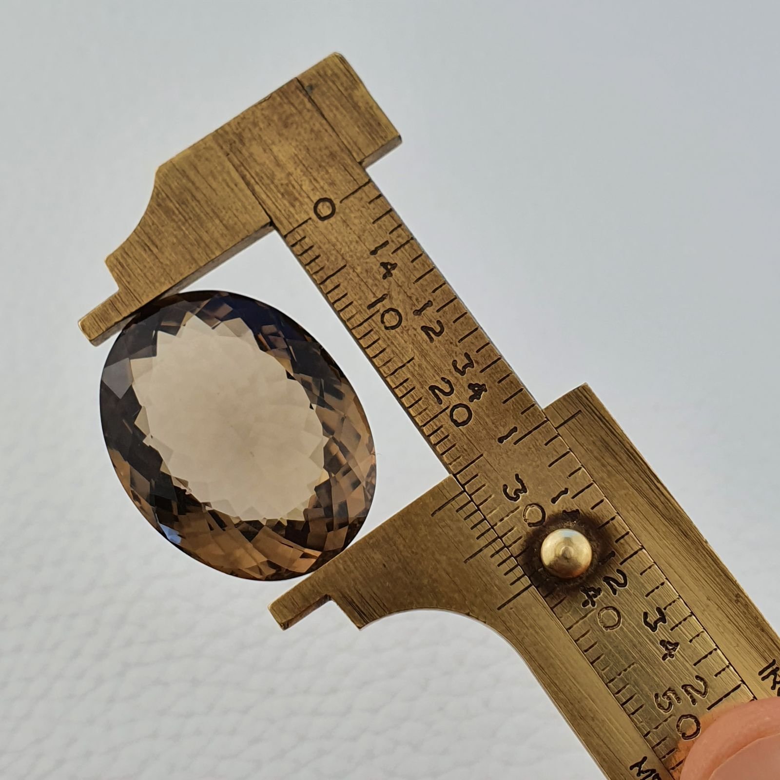 Quarzo Fumè Naturale Taglio Ovale Sfaccettata a Mano Gemma Sciolta 20X26X11mm 37,15 Carati 1pz