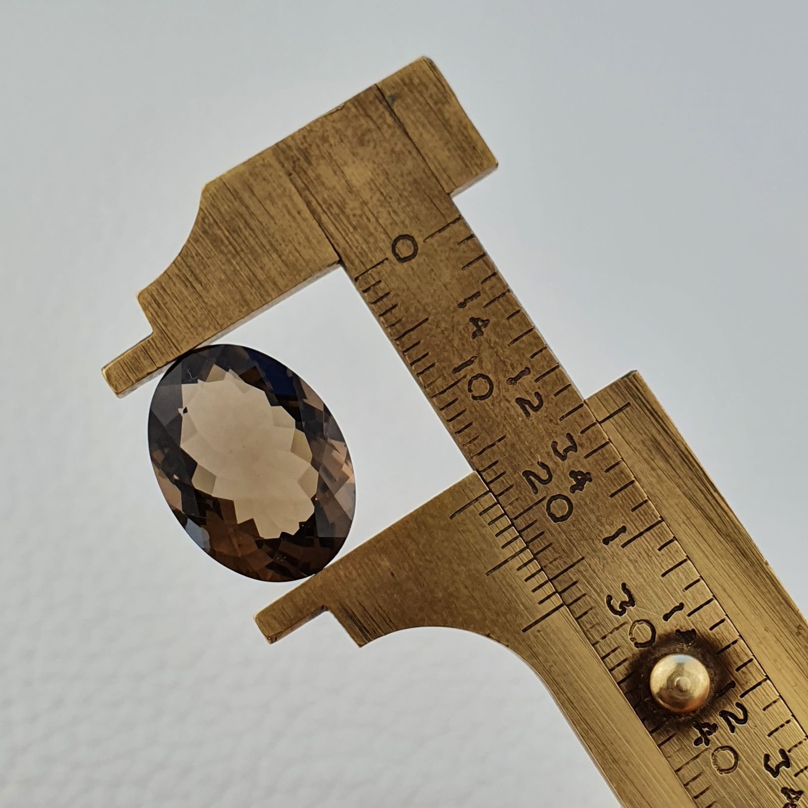Quarzo Fumè Naturale Taglio Ovale Sfaccettata a Mano Gemma Sciolta 13X18X7-8mm 9,80 Carati 1pz