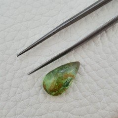Tormalina Verde Naturale Forma Goccia Piatto Cabochon Liscio Fatto a Mano 17X9X6mm 8,15 Carati 1pz