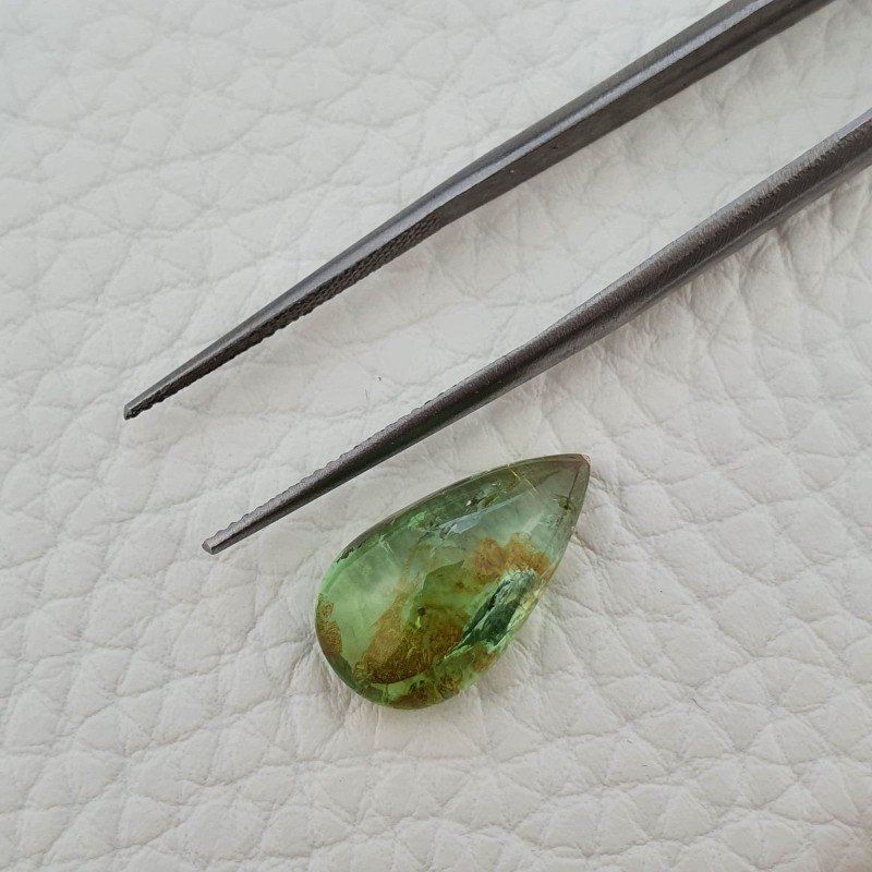 Tormalina Verde Naturale Forma Goccia Piatto Cabochon Liscio Fatto a Mano 17X9X6mm 8,15 Carati 1pz