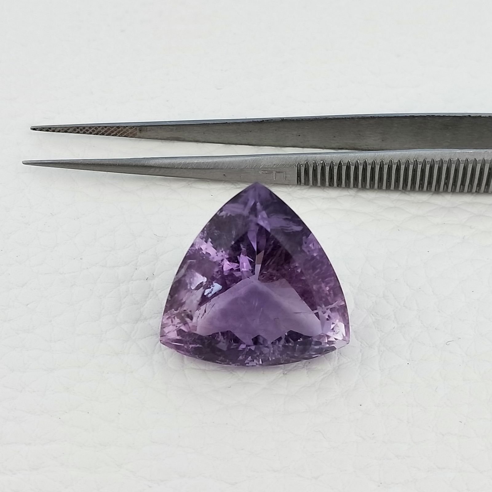 Ametista Naturale Taglio Trillion Sfaccettata Fatto a Mano Gemma Sciolta 22X22X17mm 42,00 Carati 1pz
