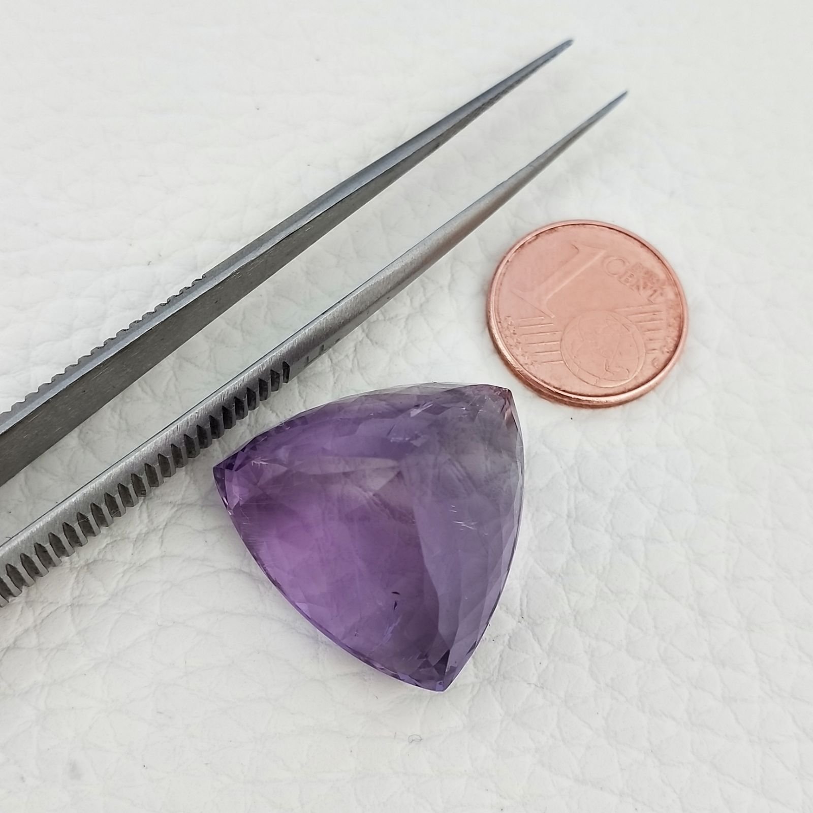 Ametista Naturale Taglio Trillion Sfaccettata Fatto a Mano Gemma Sciolta 22X22X17mm 42,00 Carati 1pz