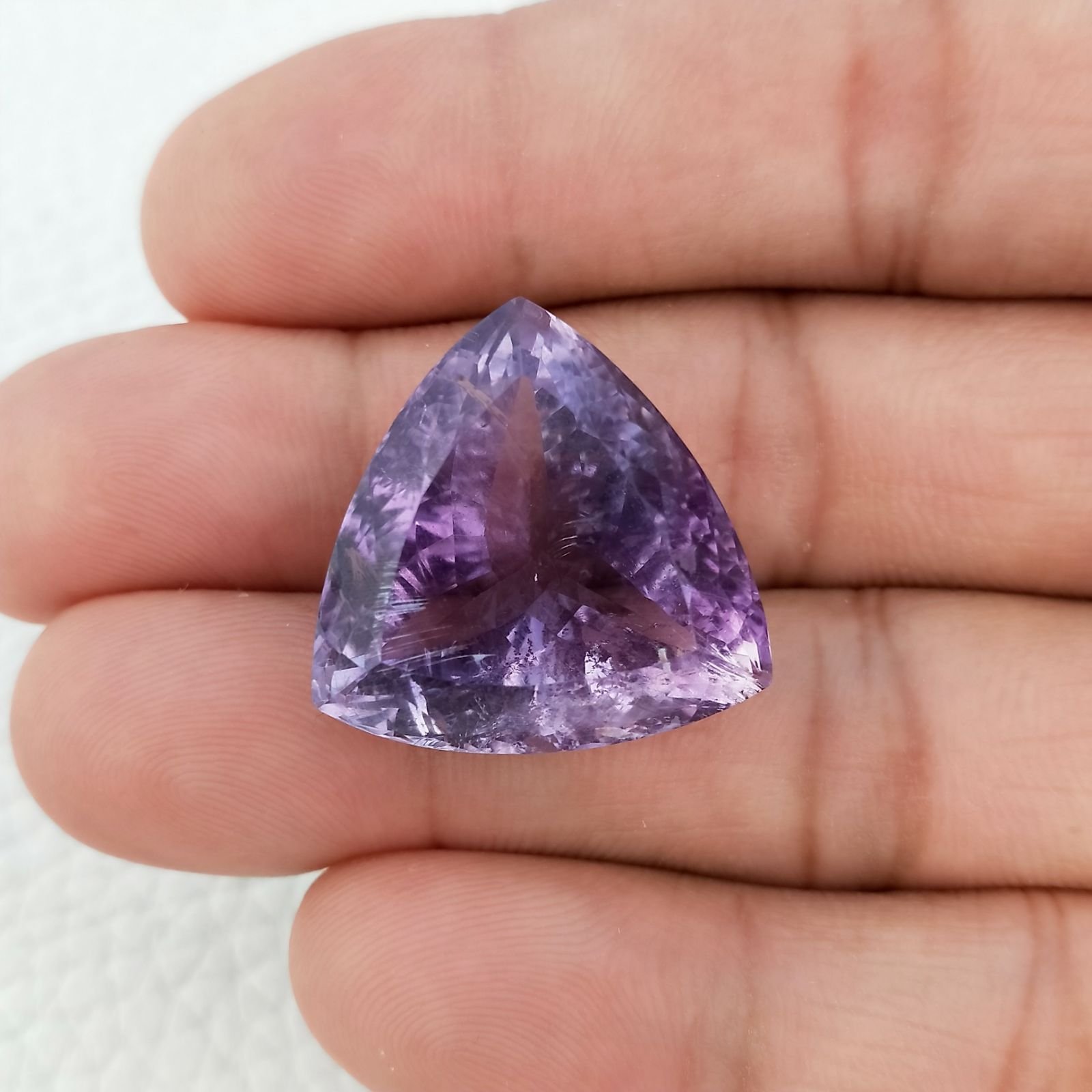 Ametista Naturale Taglio Trillion Sfaccettata Fatto a Mano Gemma Sciolta 22X22X17mm 42,00 Carati 1pz