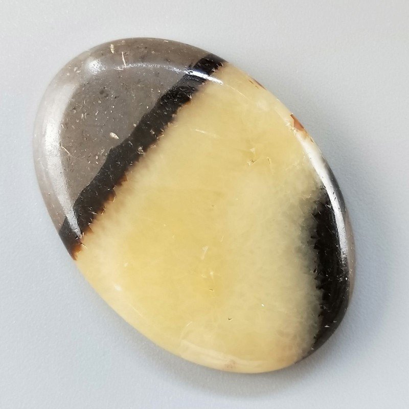 Settario Giallo Naturale Forma Ovale Piatto Cabochon Liscio Fatto a Mano 46X32X7mm 17,90gm 1pz