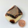Settario Giallo Naturale Forma Cuscino Piatto Cabochon Liscio Fatto a Mano 35X30X6mm 13,85gm 1pz