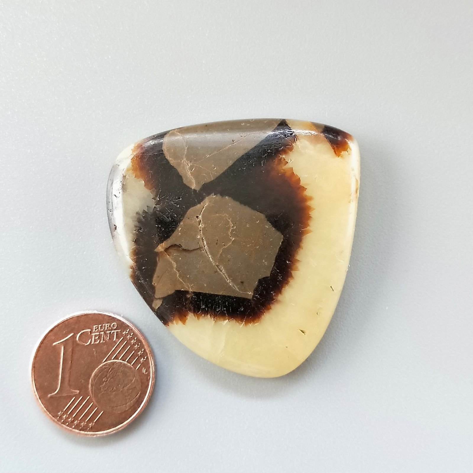 Settario Giallo Naturale Forma Cuore Piatto Cabochon Liscio Fatto a Mano 34X35X6mm 11,04gm 1pz