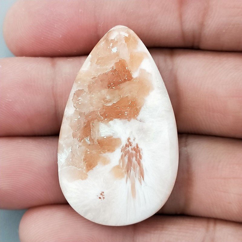 Scolecite Rosa Naturale Forma Goccia Piatto Cabochon Liscio Fatto a Mano 40X24X5mm 6,55gm 1pz