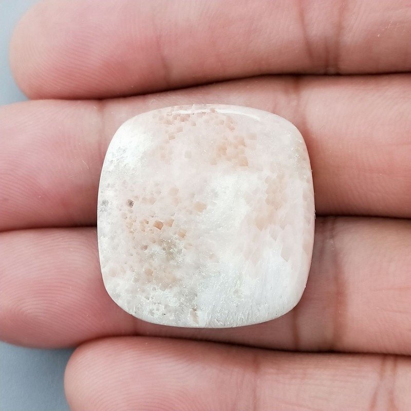 Scolecite Rosa Naturale Forma Cuscino Piatto Cabochon Liscio Fatto a Mano 27X27X5mm 5,90gm 1pz