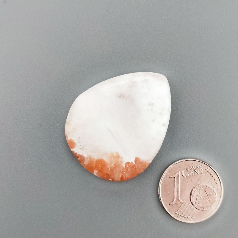 Cabochon di Scolecite Rosa Naturale Goccia, Piatto e Liscio, 31x25x4 mm, 4,75 g, Fatto a Mano