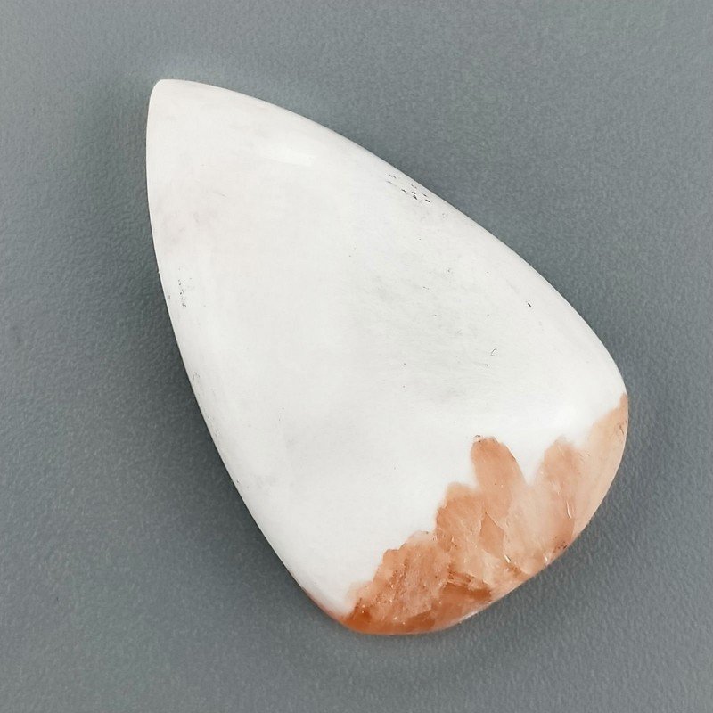 Scolecite Rosa Naturale Forma Goccia Piatto Cabochon Liscio Fatto a Mano 34X21mm 5,38gm 1pz
