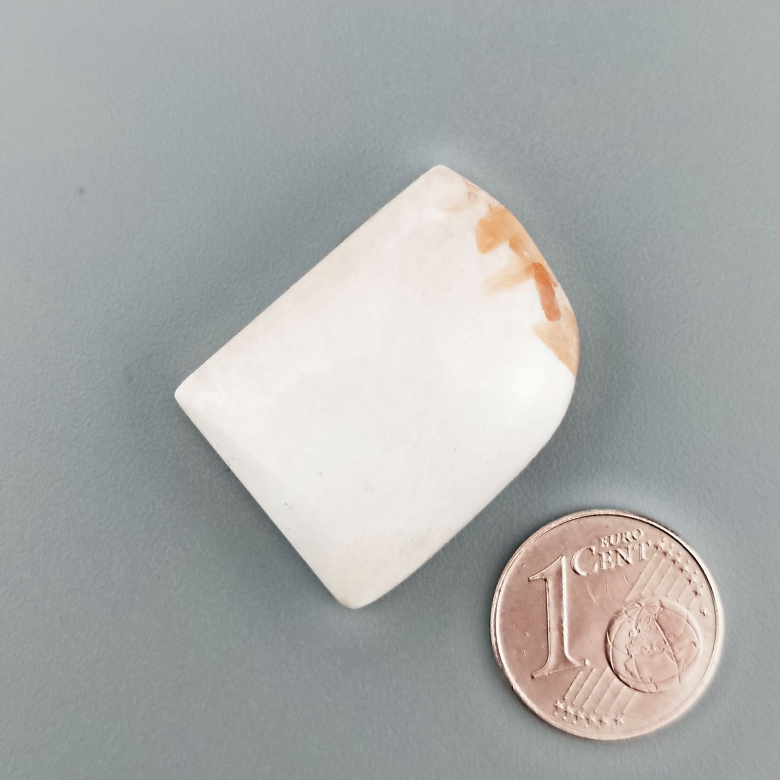 Scolecite Rosa Naturale Forma Fantasia Piatto Cabochon Liscio Fatto a Mano 26X21mm 6,19gm 1pz