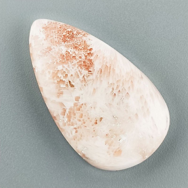 Scolecite Rosa Naturale Forma Goccia Piatto Cabochon Liscio Fatto a Mano 33X19X6mm 5,90gm 1pz