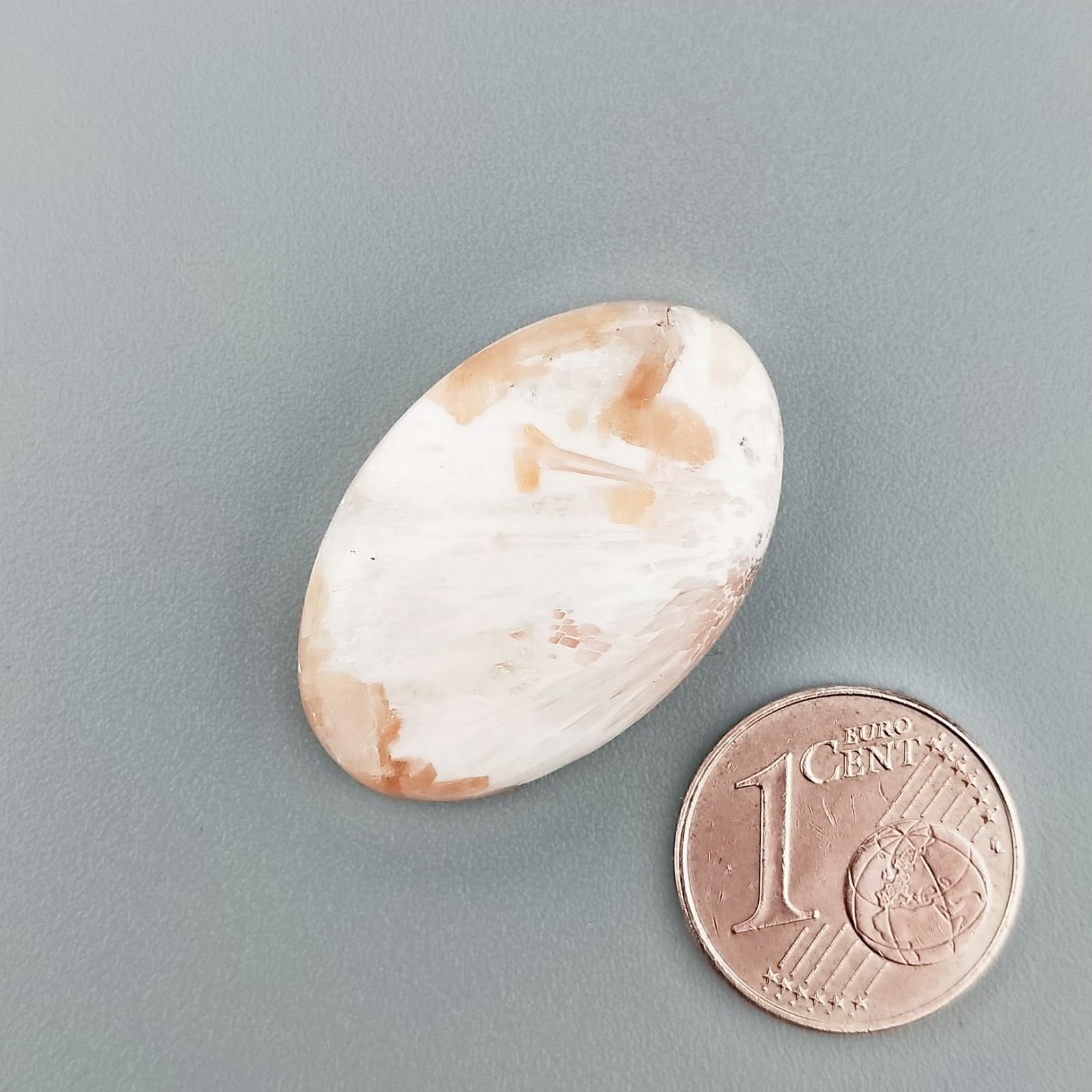 Scolecite Rosa Naturale Forma Ovale Piatto Cabochon Liscio Fatto a Mano 28X18X5mm 3,50gm 1pz