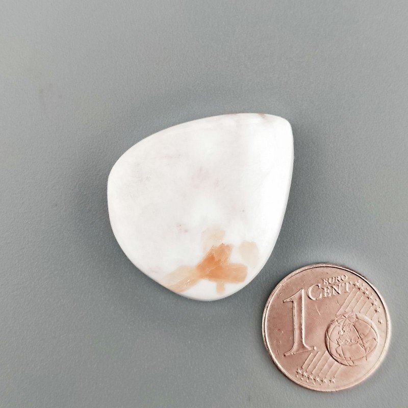 Cabochon di Scolecite Rosa Naturale Goccia, Piatto e Liscio, 27x23x6 mm, 4,90 g, Fatto a Mano
