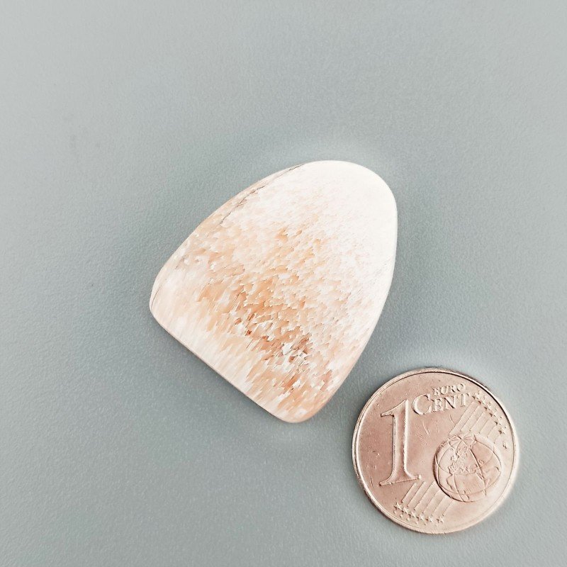Cabochon di Scolecite Rosa Naturale Fantasia, Piatto e Liscio, 25x21x5 mm, 4,00 g, Fatto a Mano