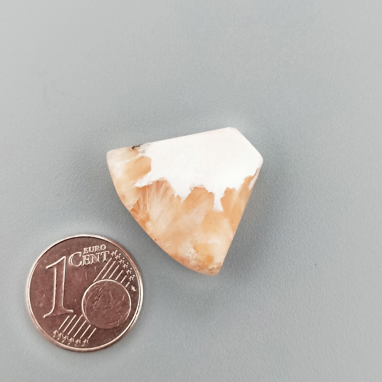 Scolecite Rosa Naturale Forma Fantasia Piatto Cabochon Liscio Fatto a Mano 21X18mm 3,03gm 1pz