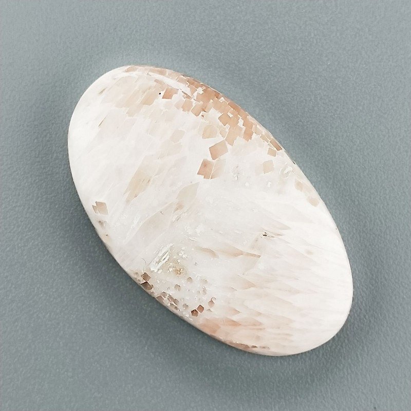 Scolecite Rosa Naturale Forma Ovale Piatto Cabochon Liscio Fatto a Mano 29X17X5mm 3,70gm 1pz