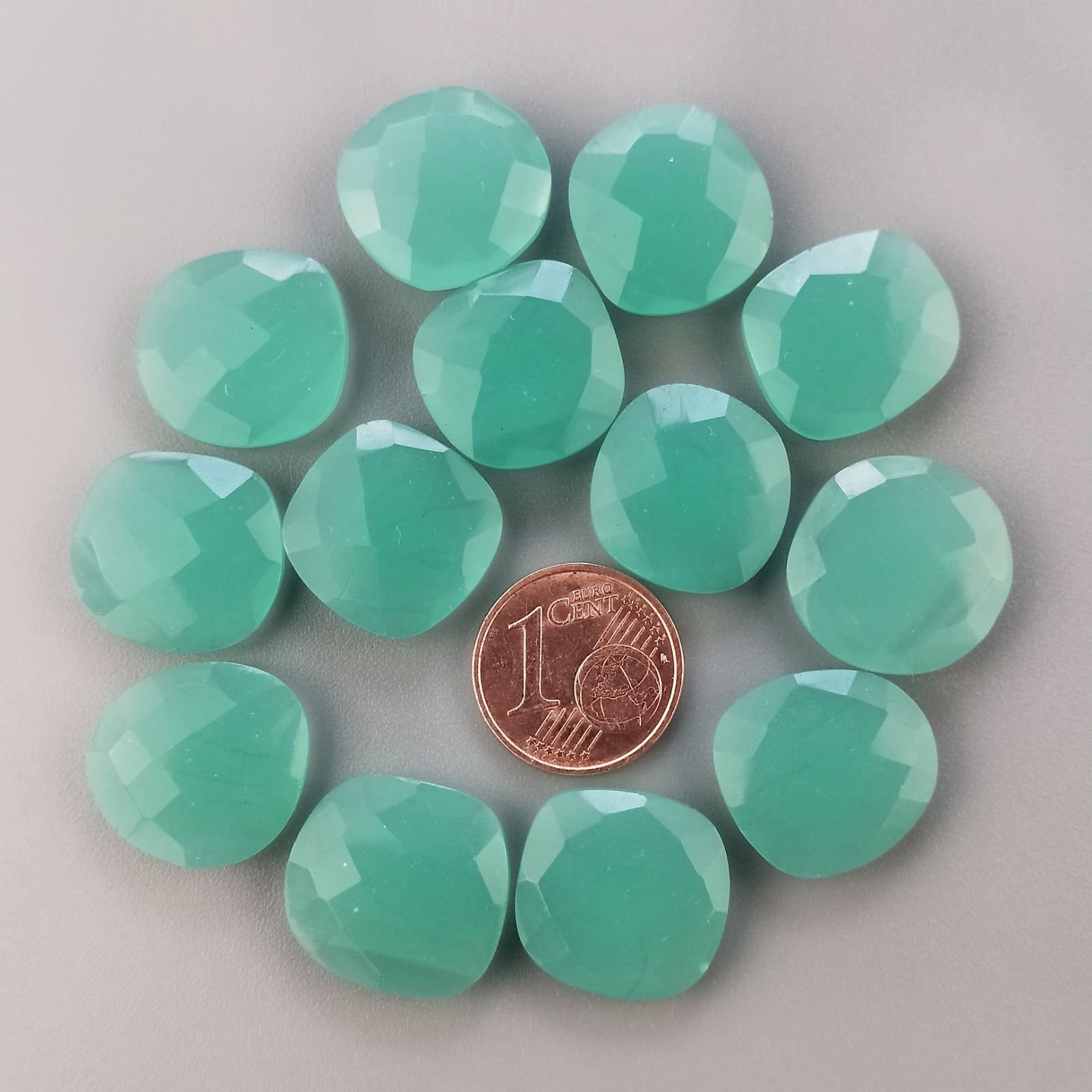 Calcedonia Verde Aqua Chiaro Briolette Forma Irregolare Sfaccettato Fatto a Mano 12-16mm 1pz