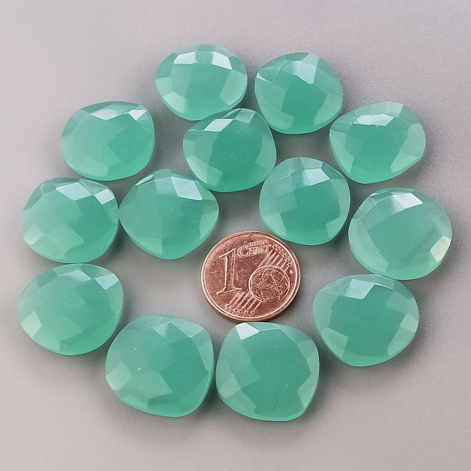 Calcedonia Verde Aqua Chiaro Briolette Forma Irregolare Sfaccettato Fatto a Mano 12-16mm 1pz