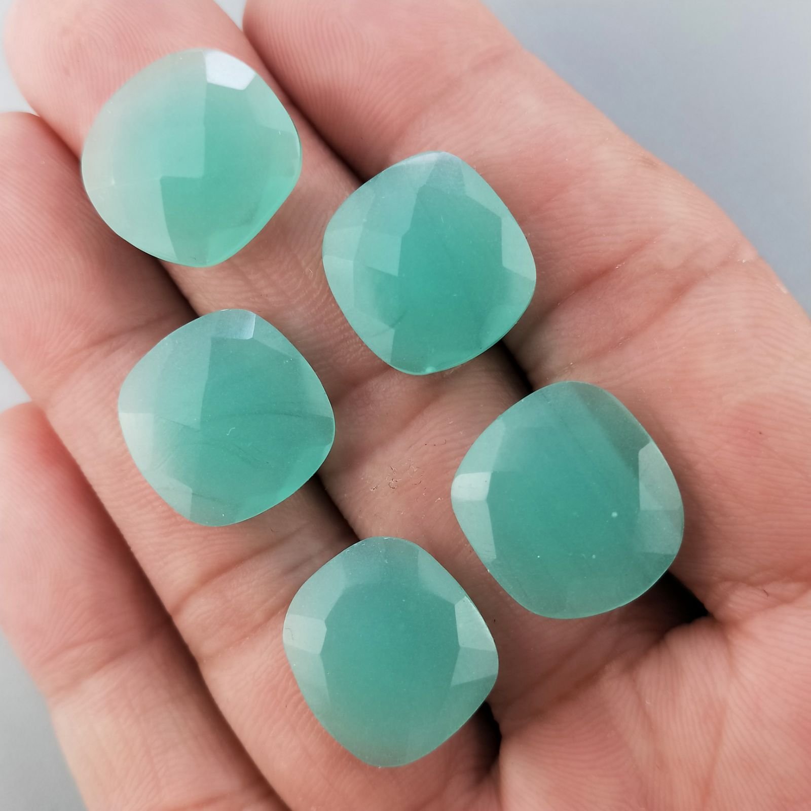 Calcedonia Verde Aqua Chiaro Briolette Forma Irregolare Sfaccettato Fatto a Mano 12-16mm 1pz