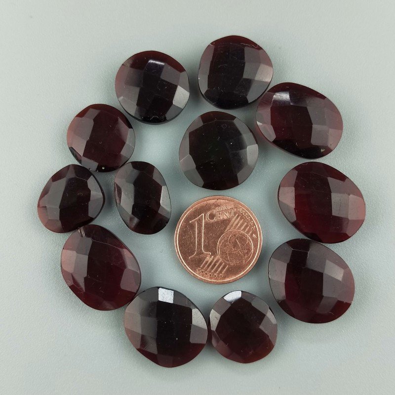Briolette di Granato Rosso Idrotermale, Forma Irregolare, Sfaccettata a Mano, 12-16 mm