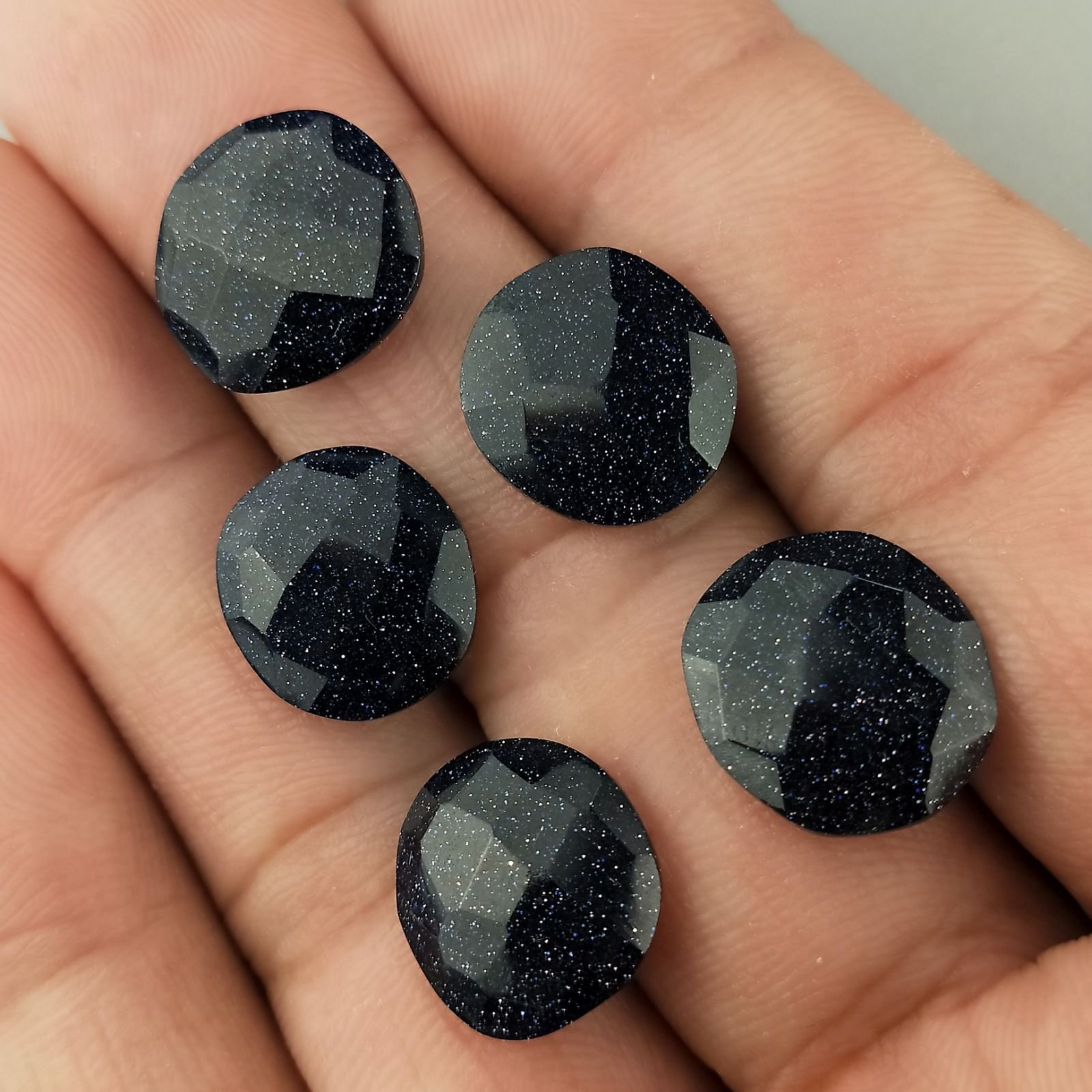 Pietra di Sole Blu Idrotermale Briolette Forma Irregolare Sfaccettato Fatto a Mano 12-16mm 1pz