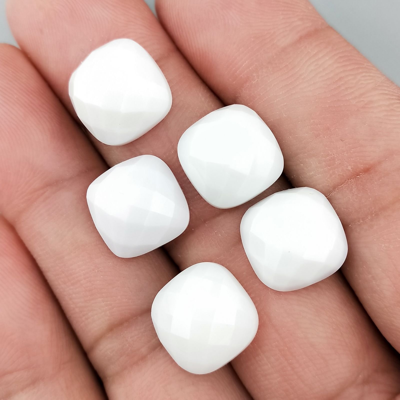 Agata Bianca Cabochon Forma Quadrata Sfaccettata Fatto Mano 12X12mm 6,75 Carati 1pz