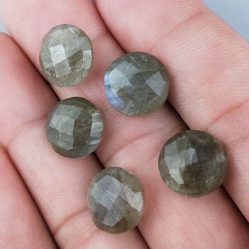 Labradorite Naturale Forma Tondo Piatto Sfaccettato Fatto a Mano 12mm 1pz Labradorite Naturale Forma Tondo Piatto Sfaccettato Fatto a Mano 12mm 1pz