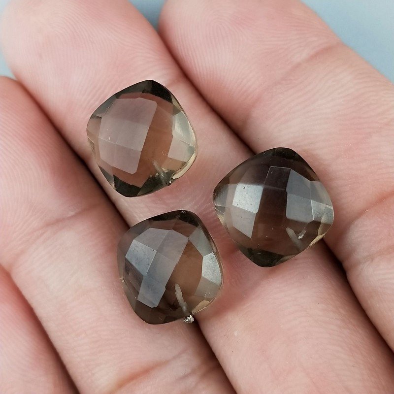 Quarzo Fume Idrotermale Briolette Forma Quadrato Sfaccettato Fatto a Mano 12mm Mezzo Forato 1pz