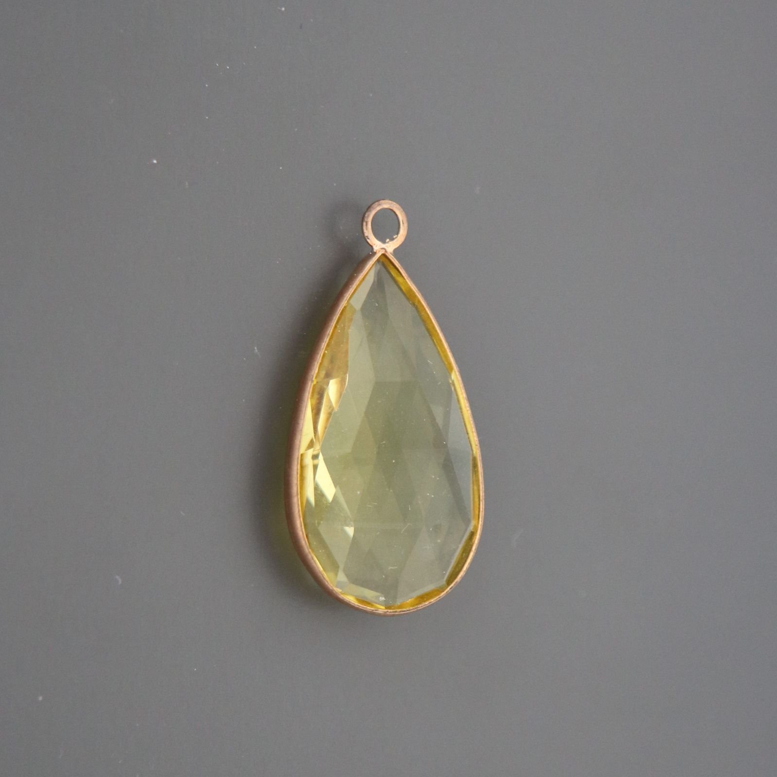 Cabochon Bordato Di Ottone Con Cristallo Giallo Goccia A 1 Anellino 17x32 mm ramato 1pz