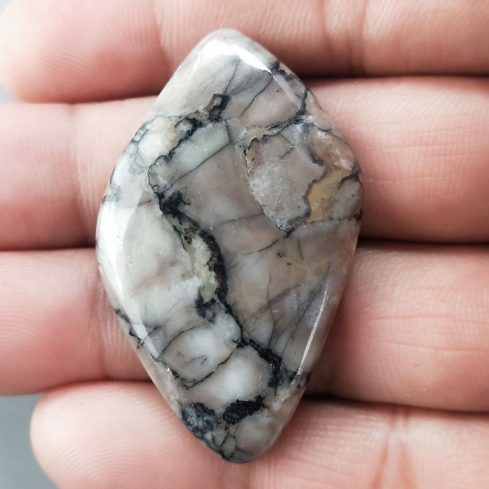 Diaspro Maligano Grigio Naturale Forma Fantasia Piatto Cabochon Liscio Fatto a Mano 45X28X5mm 9,32gm 1pz