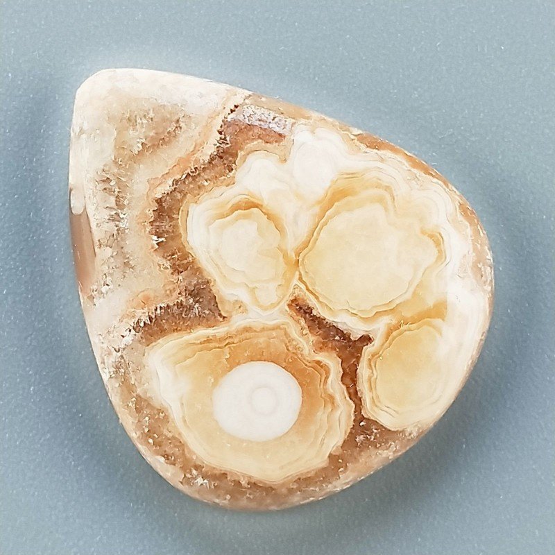 Kokoweef Cave Onyx Naturale Forma Goccia Piatto Cabochon Liscio Fatto a Mano 27x23mm 5,35gm 1pz