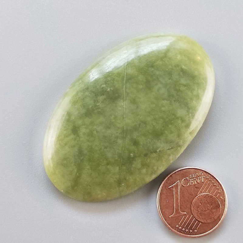 Cabochon di Giada Oliva Naturale Ovale, Piatto e Liscio, 48x30x6 mm, 15,20 g, Fatto a Mano