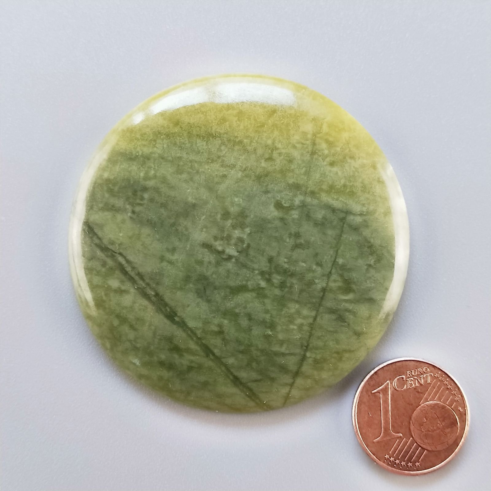 Giada Oliva Naturale Forma Tondo Piatto Cabochon Liscio Fatto a Mano 49X6mm 23,57gm 1pz