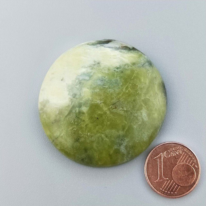 Cabochon di Giada Oliva Naturale Tondo, Piatto e Liscio, 38x7 mm, 17,10 g, Fatto a Mano