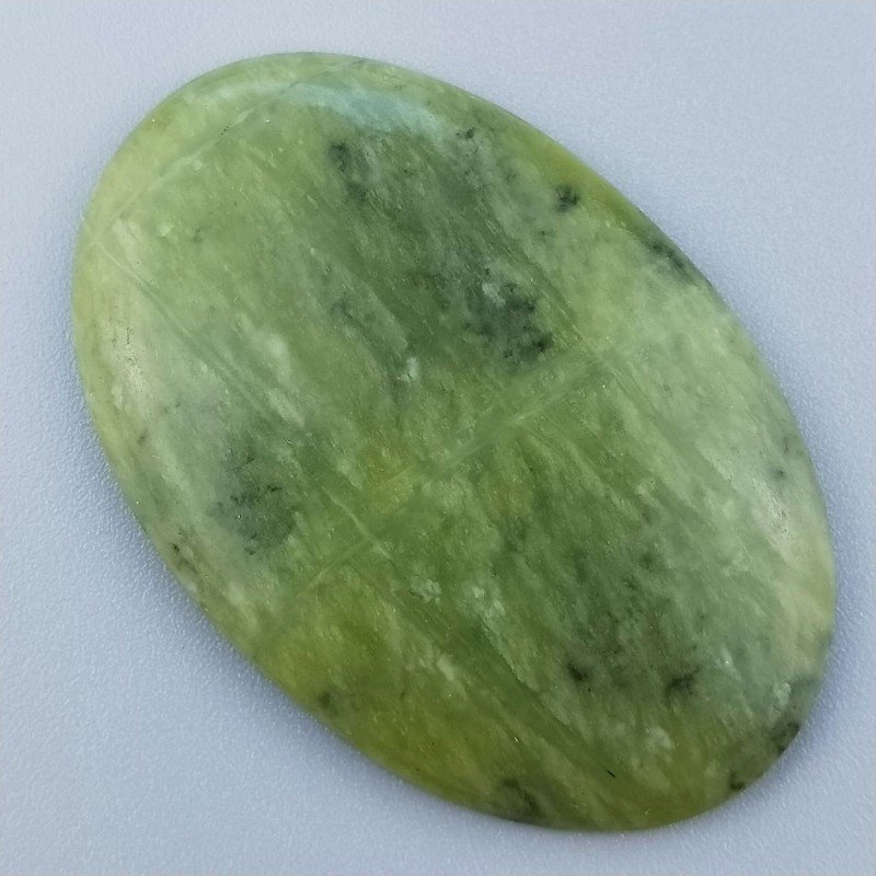 Giada Oliva Naturale Forma Ovale Piatto Cabochon Liscio Fatto a Mano 50X33X6mm 15,17gm 1pz