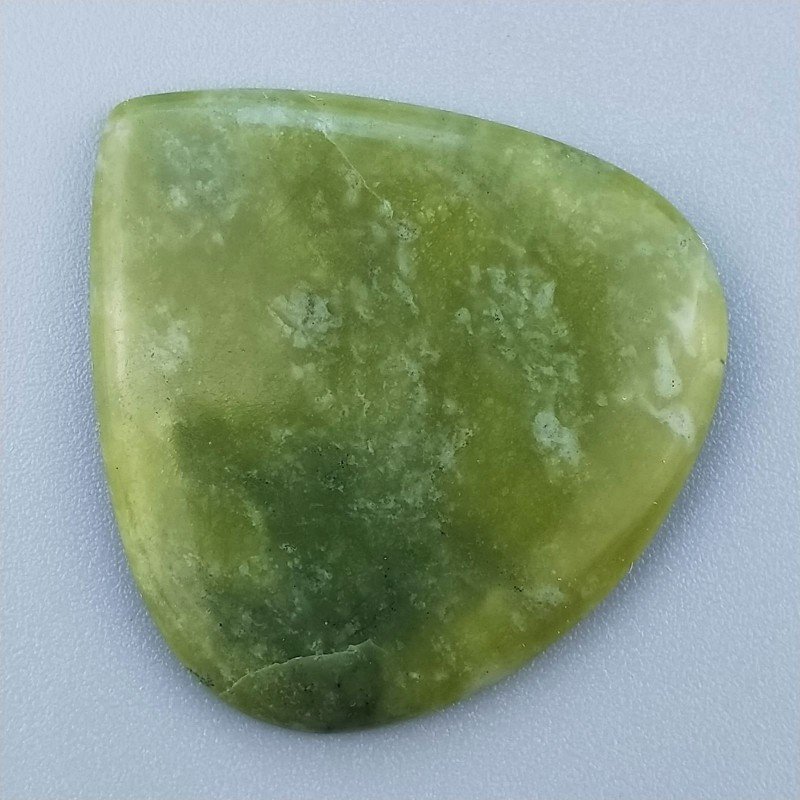 Giada Oliva Naturale Forma Cuore Piatto Cabochon Liscio Fatto a Mano 36X35X4mm 8,20gm 1pz