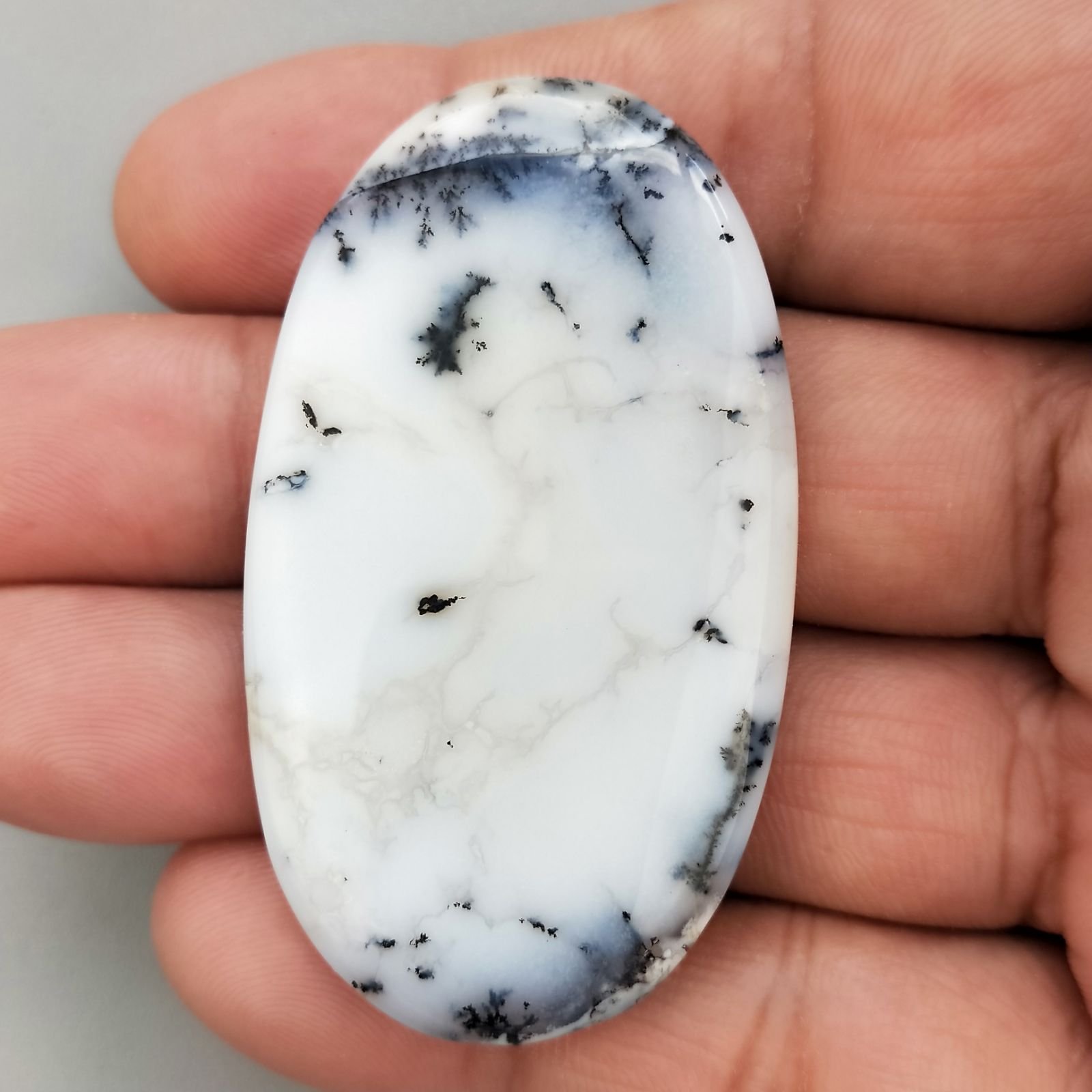 Opale Dendritico Naturale Forma Ovale Piatto Cabochon Liscio Fatto a Mano 55X32X5mm 16,60gm 1pz