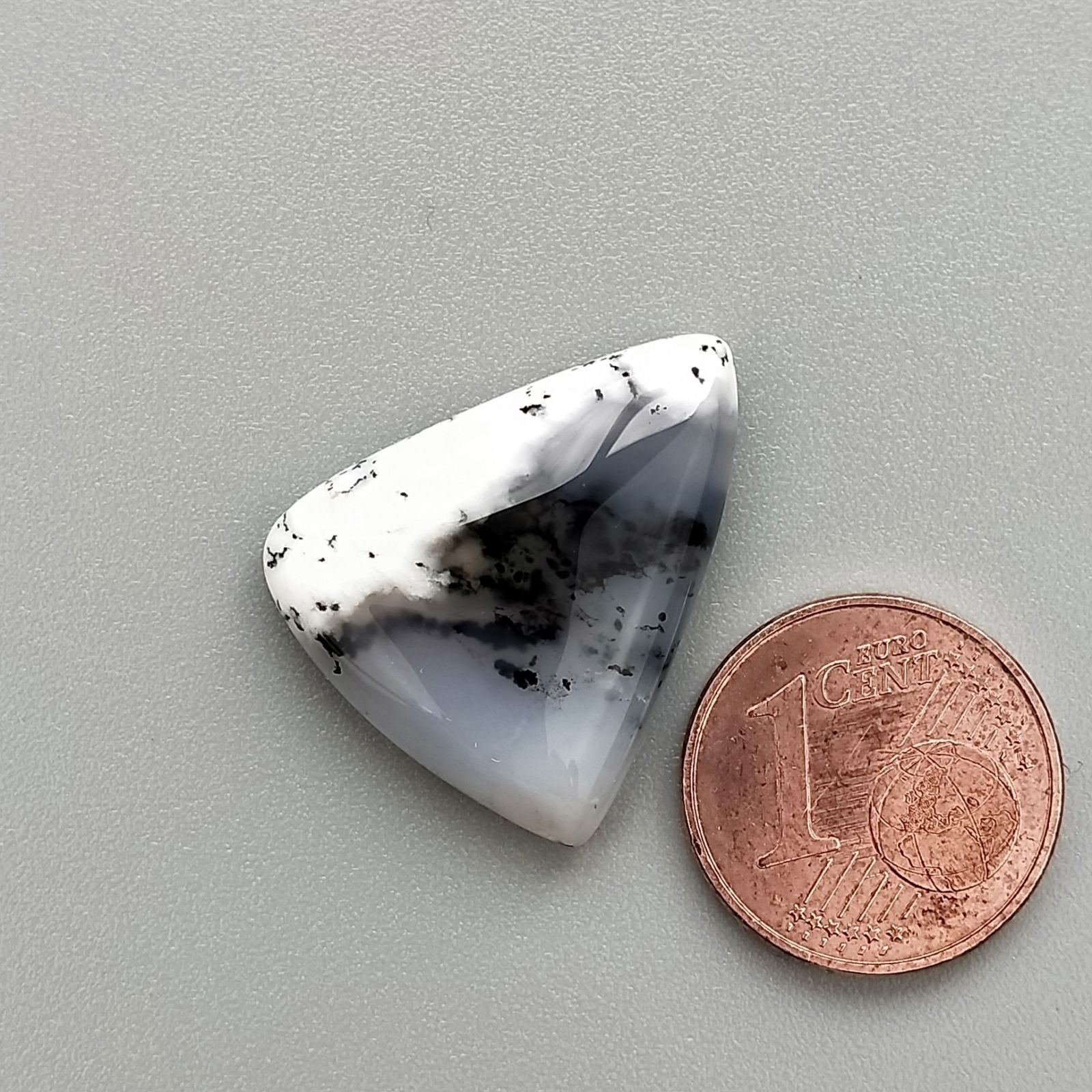 Opale Dendritico Naturale Forma Triangolare Piatto Cabochon Liscio Fatto a Mano 22X19mm 2,76gm 1pz