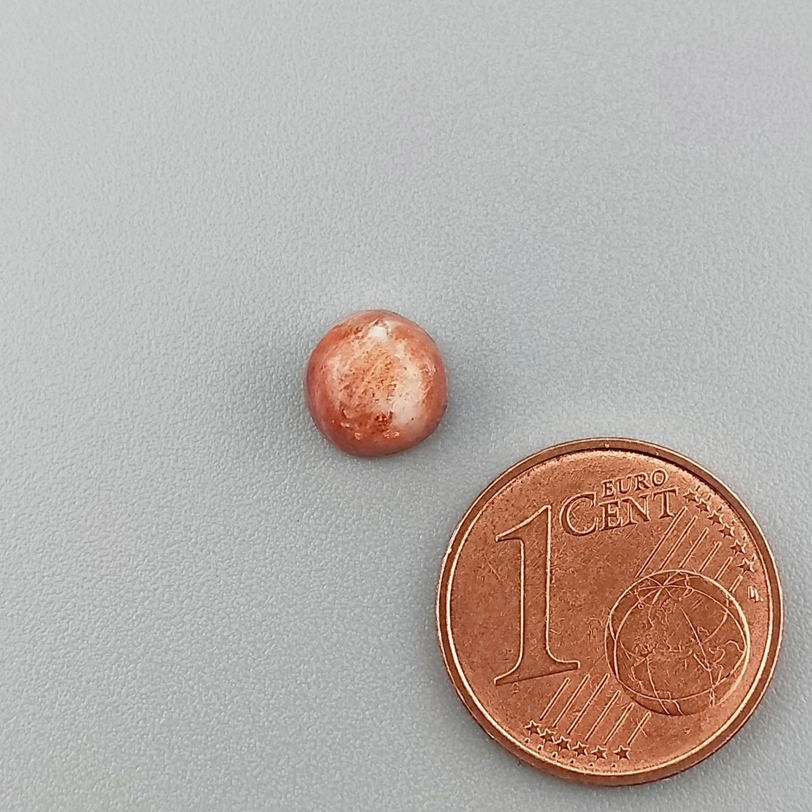 Pietra Di Sole 'Eliolite' Naturale Forma Tondo Piatto Cabochon Liscio Fatto a Mano 7X7X4mm 1,65 Carati 1pz