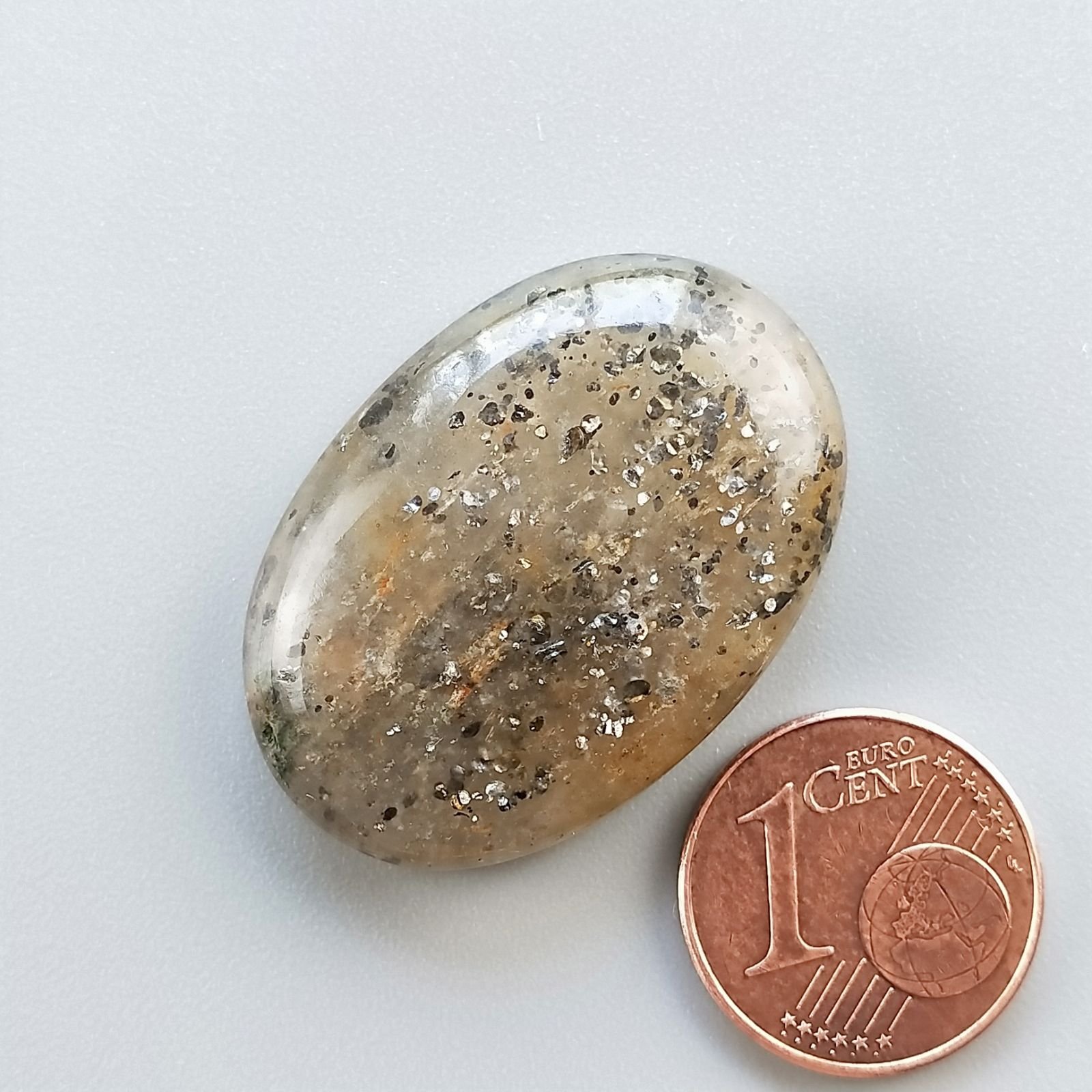 Pietra di Sole Nera Naturale Forma Ovale Piatto Cabochon Liscio Fatto a Mano 30X21X7mm 8,30gm 1pz